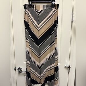 Roz & Ali Chevron Patterned A-Line Skirt in Black and Tan